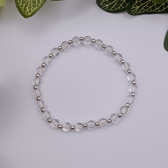 ✨️ Clear and Silver Acrylic Stretch Bracelet 🍀3 for $15 - - Picture 1 of 4